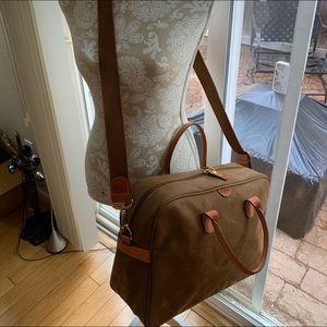 BRIGGS & R. ALMOST NEW CROSSBODY TRAVEL MESSENGER